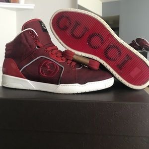 Gucci sneaker fits size 10-10.5